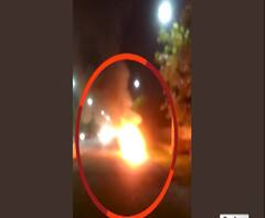 चलती कार में भड़की आग,कार चालक ने कूदकर बचाई जान