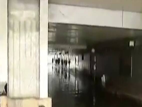 વડોદરા: વિશ્વામિત્રી નદીના પાણી અલ્કાપુરી ગરનાળામાં ભરાતા રસ્તો કરાયો બંધ, જુઓ વીડિયો 