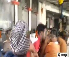 जब Kanpur का आनंदेश्वर मंदिर परिसर बन गया अखाड़ा| Poorab Paschim| ABP Ganga