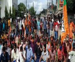 গোঘাটে বিজেপি নেতার ঝুলন্ত দেহ উদ্ধার ঘিরে উত্তেজনা তুঙ্গে, প্রহৃত সাংবাদিক, সঙ্গে অন্য খবর ‘এক ঝলকে’ 