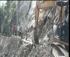 पिथौरागढ़ में यहां लगातार हो रहा है भूस्खलन, सड़कें बंद। Landslide in Uttarakhand
