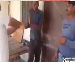 Kanpur Dehat: चोरी के आरोप में युवक को बेरहमी से पीटा| Crime Diary | ABP Ganga