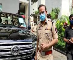 मुंबई पोलीस आयुक्त परमबीर सिंह आणि शरद पवार यांच्यात 20 मिनिटं चर्चा; भेटीचं कारण गुलदस्त्यात