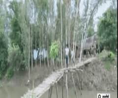 आत्मनिर्भर बनकर ग्रामीणों ने बना लिया लकड़ी का पुल। Hardoi News