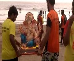 Mumbai Ganesh Visarjan | मुंबईत गणेश विसर्जनासाठी प्रशासनाकडून चोख व्यवस्था, नागरिकांकडूनही नियमांचं पालन