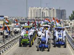 जो ट्रैक्टर अंबाला में जलाया गया उसी ट्रैक्टर को कांग्रेस कार्यकर्ताओं ने फिर से दिल्ली में जलाया