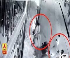 Etah में तमंचे के बल पर लूट, लाखों रुपये ले उड़े बाइक सवार| Poorab Paschim | ABP Ganga