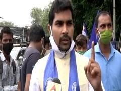 RPI(A) stands by Navy veteran Madan Sharma, stages protest in Mumbai