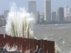 Mumbai Rains: BMC ने लोगों से घर में ही रहने की अपील की | Namaste Bharat