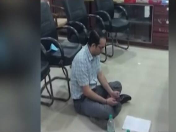 DM निवास पर धरना देने के लिए Pratapgarh के SDM को Suspend किया गया 