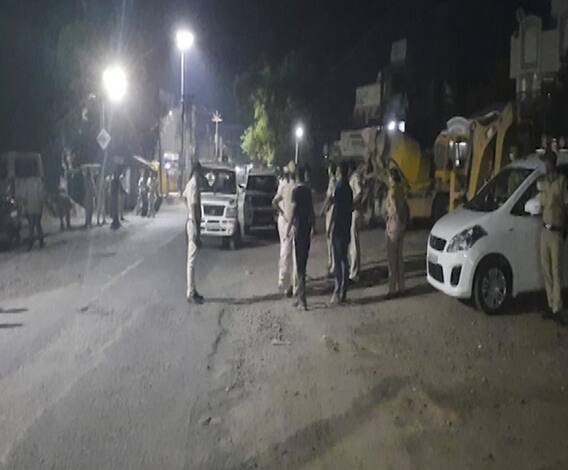 नागपुरात पोलीस कर्मचाऱ्याला गुंडांनी चाकूनं भोसकलं; अवैध वाळू उपसाप्रकरणी कारवाई केल्याने हल्ला