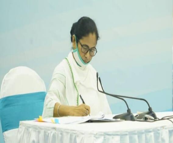 ৭টায় বাংলা(১): পুরোহিতদের ভাতা ঘোষণা মমতার, কটাক্ষ বিরোধীদের, সঙ্গে অন্য খবর 