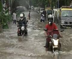 Mumbai Rain Update | कोविड रुग्णाला नेणारी रुग्णवाहिका पाण्यात अडकून