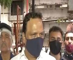 Ashish Shelar on NavyVeteran मुख्यमंत्री उद्धव ठाकरेंवरच्या 'त्या' कार्टूनवरून शिवसेना-भाजपात जुंपली