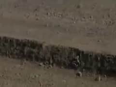 ગાંધીનગરમાં ગિફ્ટસિટી પાસેના રસ્તાઓ પર પડ્યા મસમોટા ખાડા, જુઓ વીડિયો