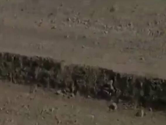 ગાંધીનગરમાં ગિફ્ટસિટી પાસેના રસ્તાઓ પર પડ્યા મસમોટા ખાડા, જુઓ વીડિયો