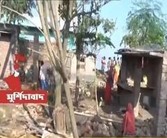  গঙ্গাতীরে ভয়ঙ্কর ভাঙন, মুর্শিদাবাদে ভিটেছাড়া শয়ে শয়ে পরিবার, সরকারকে কটাক্ষ অধীরের