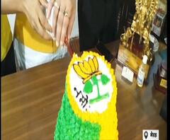 मेरठ PM के जन्मदिन पर अनोखा सेलिब्रेशन,कटा 70 किलो का केक