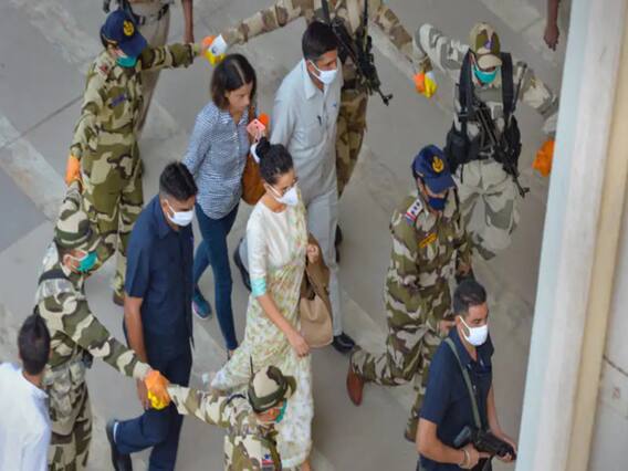 Breaking News : BMC की कार्रवाई के बाद Kangana Ranaut ने अपने तोड़े गए दफ्तर का जायज़ा लिया 