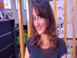 SBS Full: Shivya Pathania reaches salon for new hair look 