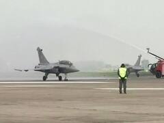Rafale विमानों को वाटर कैनन सेल्यूट दिया गया