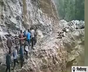 Pithoragarh : जान जोखिम में डालकर सफर, सड़क नहीं होने से परेशानी| Uttarakhand Prime