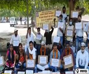 UP में 69000 सहायक शिक्षकों ने क्यों खोल रखा है मोर्चा| Mudde Ki Baat| ABPGanga