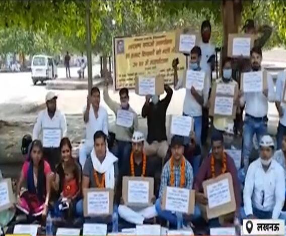 UP में 69000 सहायक शिक्षकों ने क्यों खोल रखा है मोर्चा| Mudde Ki Baat| ABPGanga