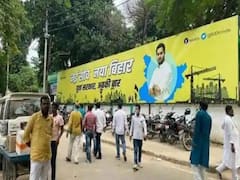 Bihar Election: Tejashwi के चुनावी पोस्टर से Lalu Yadav गायब ! क्या इसके पीछे कोई सियासी वजह?