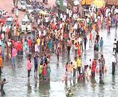 Nashik Ganesh Visarjan | नाशिकमध्ये गणेश विसर्जनासाठी गोदाकाठावर हजारोंचा समुदाय, नियमांचा फज्जा