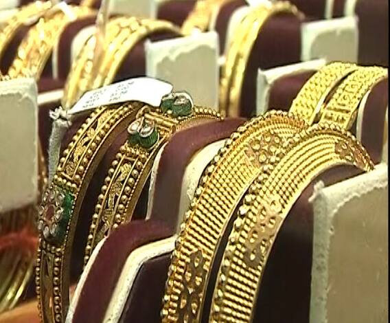 Gold and silver prices fall | सोने आणि चांदीच्या दरात मोठी घसरण; पाहा आजचा दर काय?
