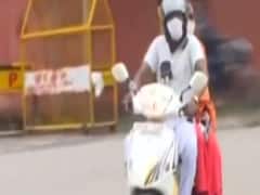 Corona काल में हिम्मत और हौसले की अनूठी कहानी, पत्नी का सपना पूरा करने स्कूटी से निकले