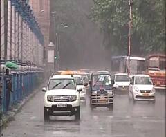 আগামী ২৪ ঘণ্টায় কলকাতা সহ দক্ষিণবঙ্গে বিক্ষিপ্ত বৃষ্টির সম্ভাবনা, বৃষ্টি কমবে উত্তরবঙ্গে