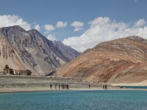 LAC पर घुसपैठ रोकने के लिए भारत ने की चेतावनी फायरिंग, चीन बौखलाया | Namaste Bharat (08.09.2020)