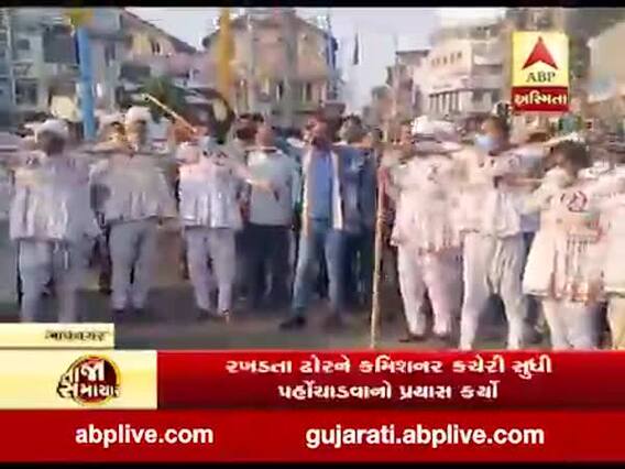 ભાવનગરઃ રખડતા ઢોરને લઇ શહેર કોગ્રેસનો કાર્યક્રમ, ઢોરને કમિશનર કચેરી સુધી પહોંચાડવાનો કર્યો પ્રયાસ