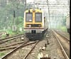 Mumbai Local Trains | लोकल सुरु करण्यासाठी अटी-शर्तींवर सहमती नाही? 
