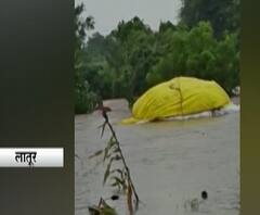 Latur Rain Update | परतीच्या पावसाने साठवलेले सोयाबीनचे ढिगारे वाहून गेले