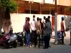 કોરોના સંક્ટ વચ્ચે વડોદરાની બરોડા હાઇસ્કૂલે વિદ્યાર્થીઓને પેપર જમા કરાવવા બોલાવતા વિવાદ