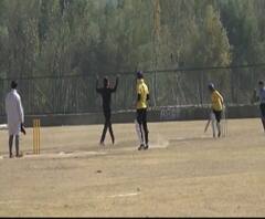 Cricket League in Kashmir| सैन्याकडून काश्मीरमध्ये महिला क्रिकेट लीगचं आयोजन,सचिन तेंडुलकरकडून कौतुक