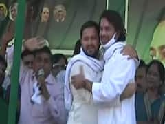 Bihar Polls: हसनपुर में Tej Pratap का रोड शो, बोले-'Tejaswi की सरकार में हम किंगमेकर बनेंगे' । KBM