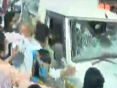 અમદાવાદના સેટેલાઇટ હિંંમતલાલ પાર્ક પાસે આનંદ વિહાર સોસાયટીને તોડવાની તાકીદ કરાતા વિરોધ