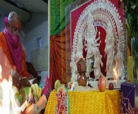 শারদ আনন্দ ২০২০: ইংল্যান্ডের ব্রিস্টলে দেবী বন্দনায় প্রবাসী বাঙালিরা 