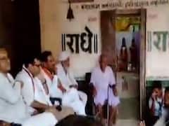 અમરેલીમાં ધારીમાં ચૂંટણી પ્રચારમાં કોગ્રેસના નેતાઓએ સોશિયલ ડિસ્ટન્સના ઉડાડ્યા ધજાગરા