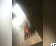 हापुड़- इलेक्ट्रॉनिक दुकान में लगी आग,लाखों के नुकसान की जताई जा रही आशंका | ABP GANGA 