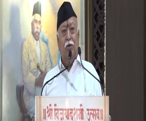 RSS Dussehra Melava 2020 | धर्मनिरपेक्षतेचं नाव घेऊन समाज तोडण्याची भाषा कुणी करु नये : मोहन भागवत