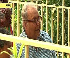 এক ডজন গল্প: ভাল নেই সৌমিত্র চট্টোপাধ্যায়, নতুন করে জ্বর আসায় উদ্বিগ্ন চিকিৎসকেরা