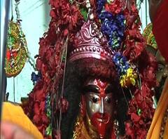 আজ তারা মায়ের আবির্ভাব তিথি, স্বপ্নে নির্দেশ পেয়ে চতুর্দশীতে শ্মশান থেকে মূর্তি এনে মন্দিরে প্রতিষ্ঠা করেন জয় দত্ত সওদাগর