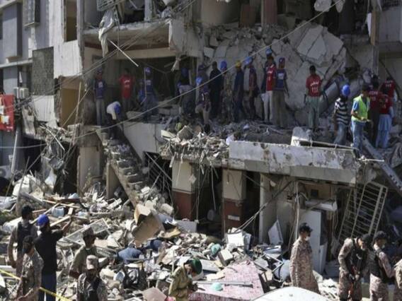 3 dead, 15 injured as explosion hits Karachi building