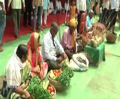 OBC Protest | लातूरच्या निलंग्यामध्ये ओबीसी समाजाचं आंदोलन, पारंपरिक वेशभूषा करत ओबीसींचा सहभाग