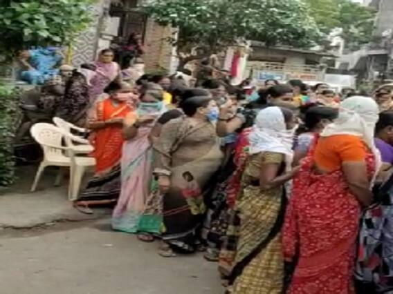 સુરતઃ MLA સંગીતા પાટીલની હાજરીમાં ઉડ્યા સોશિયલ ડિસ્ટન્સિંગના ધજાગરા, જુઓ વીડિયો